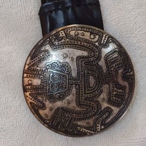 Braided leather belt with engraved buckle/brown